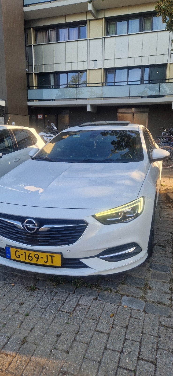 Opel Insignia 1.5 Turbo 165pk Start/stop Aut 2019 Wit, Auto's, 164 pk, 4 cilinders, 700 kg, Wit