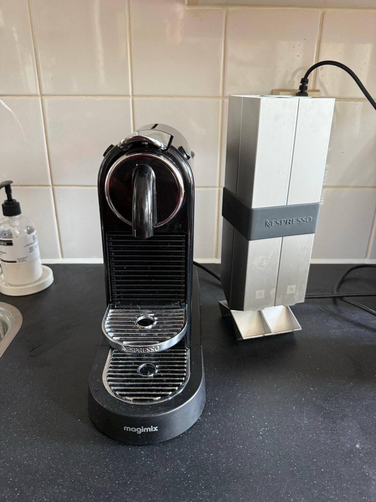Nespresso Magimix Machine met cup houder, Ophalen, Gebruikt, Koffiemachine, 1 kopje