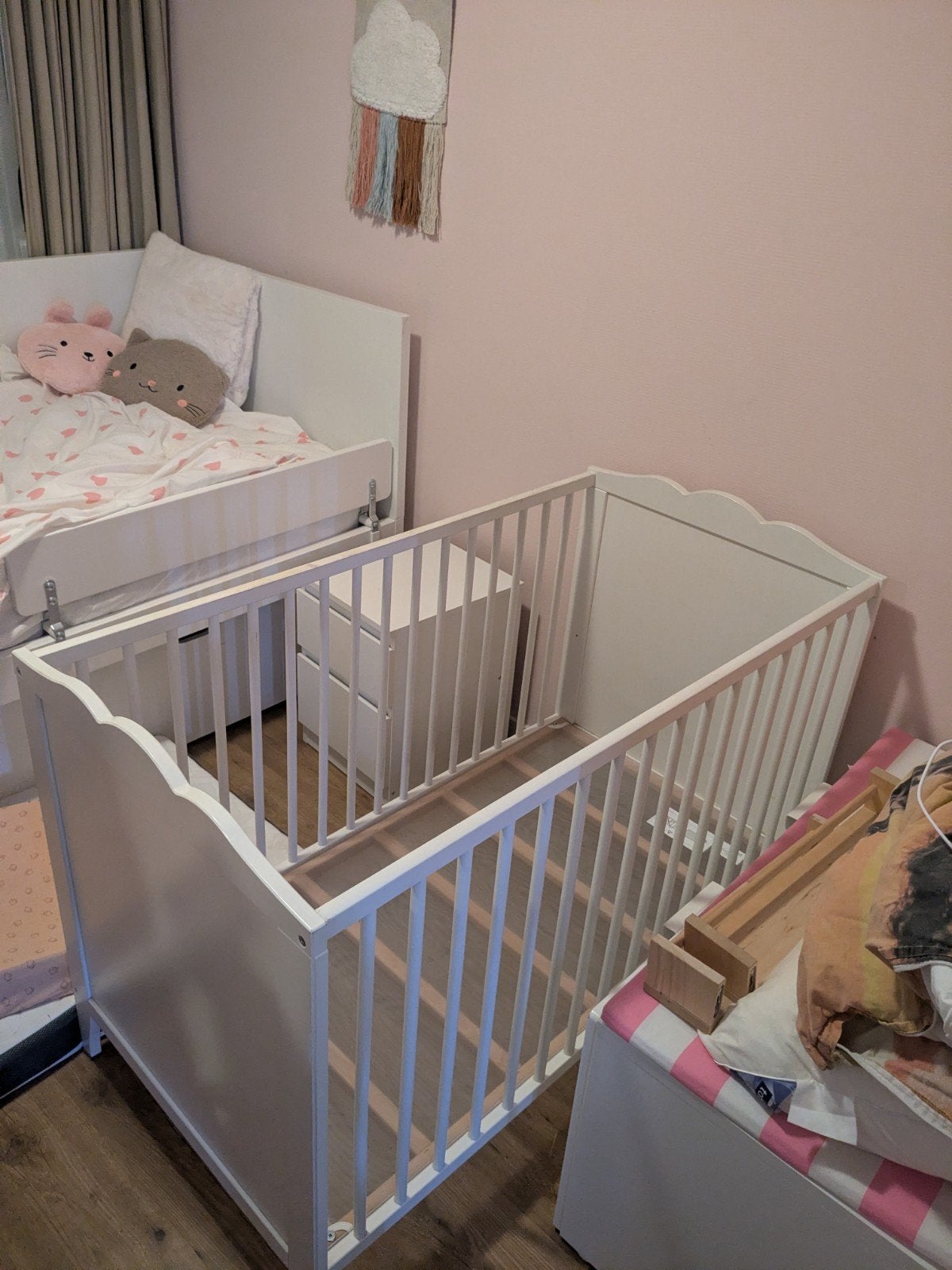 Babyset: Ledikant en Commode en beddengoed ruilen voor taart, Ophalen, 50 tot 70 cm, Zo goed als nieuw, 75 tot 100 cm