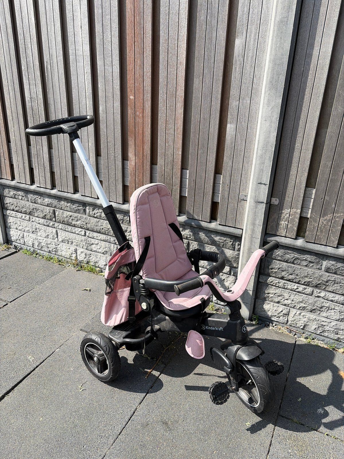 Kinderkraft driewieler roze met duwstang, Ophalen, Gebruikt, Terugtraprem, Duwstang