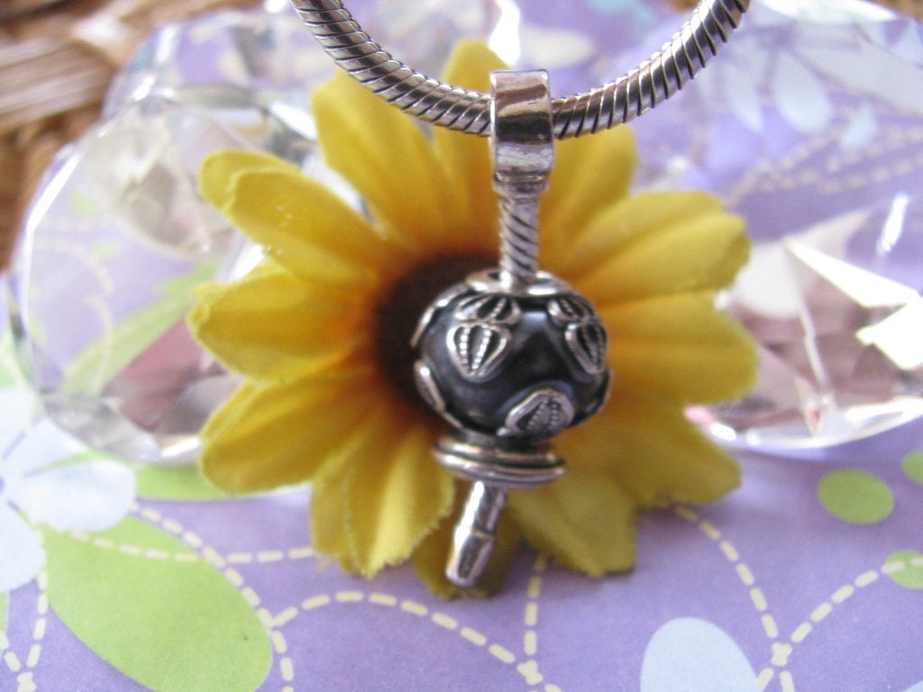 Tedora = bedel (GROOT) + stopper & ketting hanger = € 29.50, Ophalen of Verzenden, Zo goed als nieuw, Tedora, 2 of 3 bedels