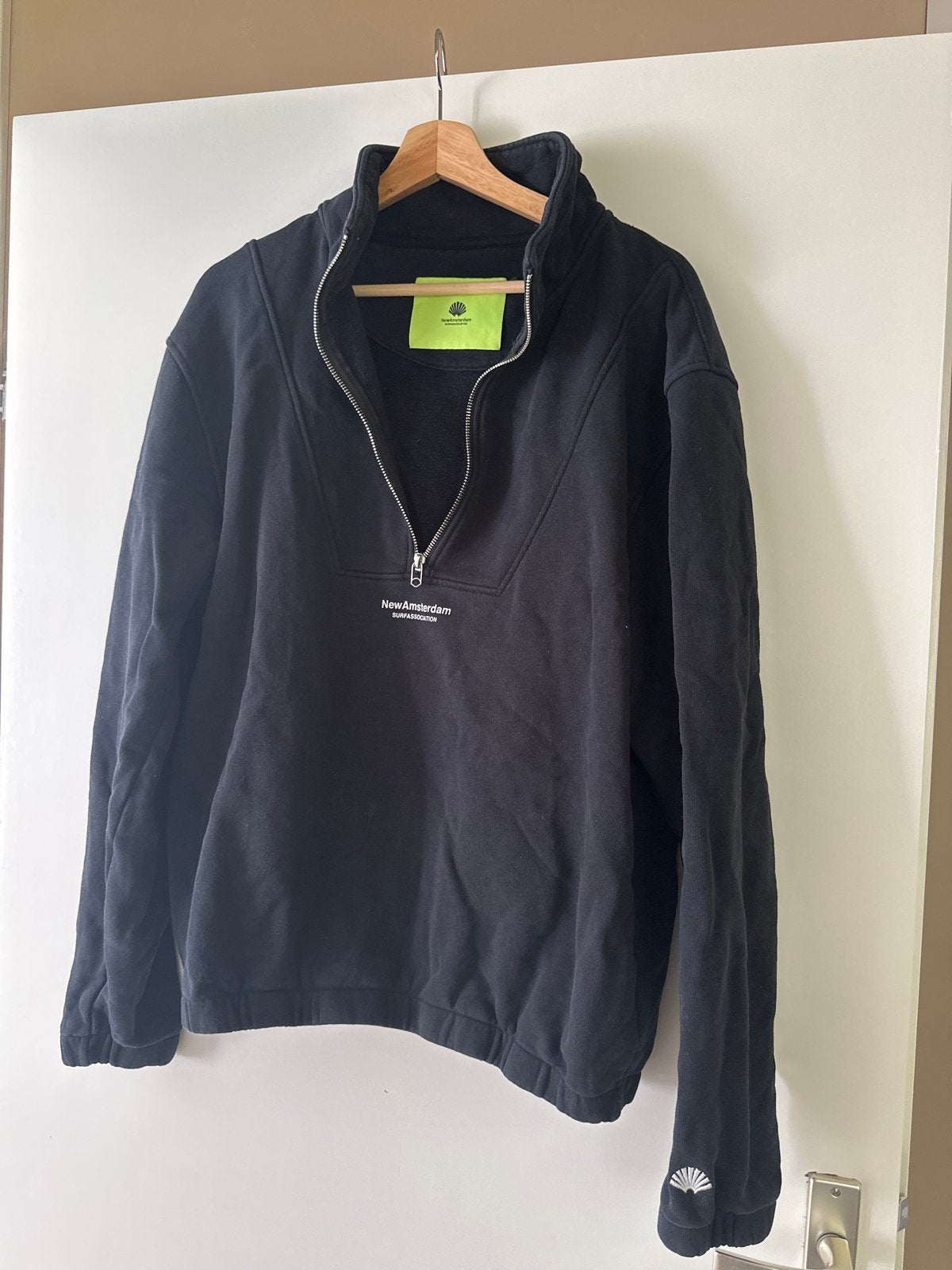 New Amsterdam Surf Association sweater, Ophalen, Zo goed als nieuw, Maat 52/54 (L), Zwart