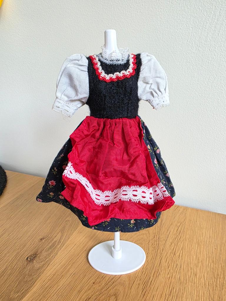 Barbie klederdracht jurk, Ophalen of Verzenden, Gebruikt, Barbie