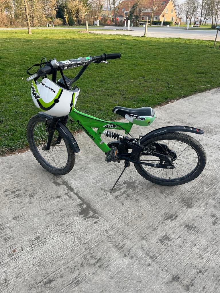 Kawasaki crossfiets met helm - klaar voor de volgende ronde!, Fietsen en Brommers, Fietsen | Crossfietsen en BMX, Ophalen, Gebruikt