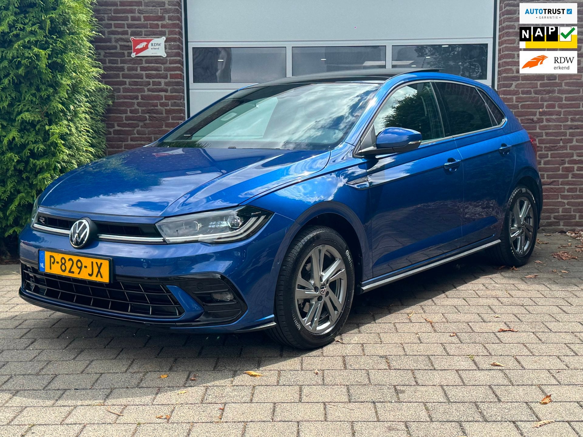 Volkswagen Polo 1.0 TSI R-Line Business|Pano|DigiD|Stoelverw, Auto's, Voorwielaandrijving, Dealer onderhouden, Gebruikt, Alcantara