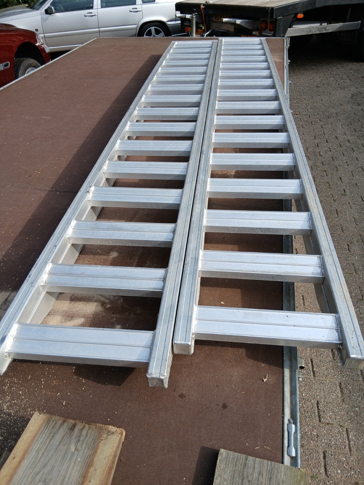 Aluminium Oprijplaten 3.85m x 48cm - 4 Ton per paar, Ophalen, Zo goed als nieuw