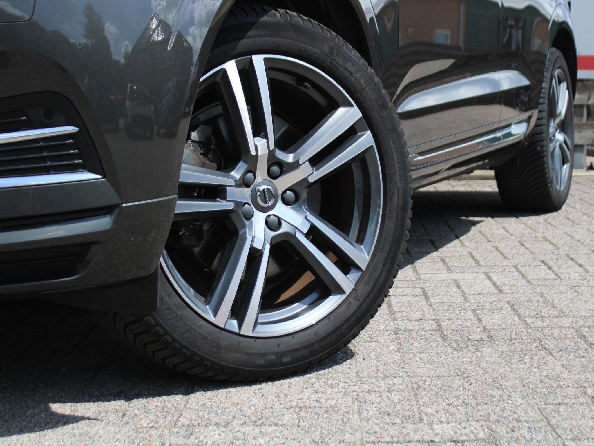 Volvo XC60 2.0 Recharge T8 AWD R-Design Panoramisch schuif/k, Auto's, Gebruikt, Euro 6, 4 cilinders, Leder en Stof