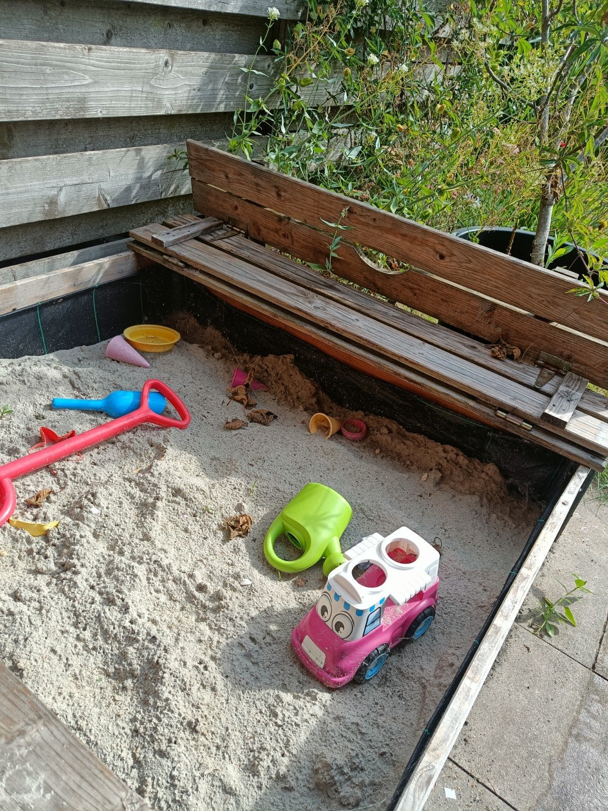 Houten zandbak met deksel, Ophalen, Gebruikt