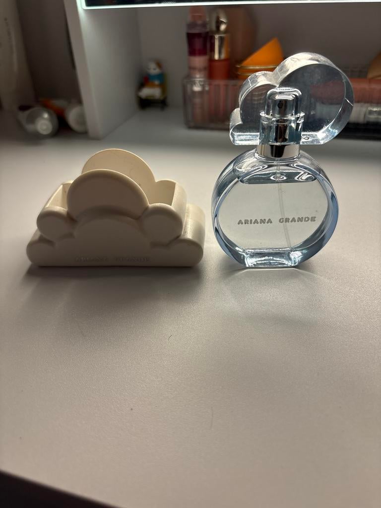 Ariana Grande Cloud parfum 30 ml, Ophalen of Verzenden, Zo goed als nieuw