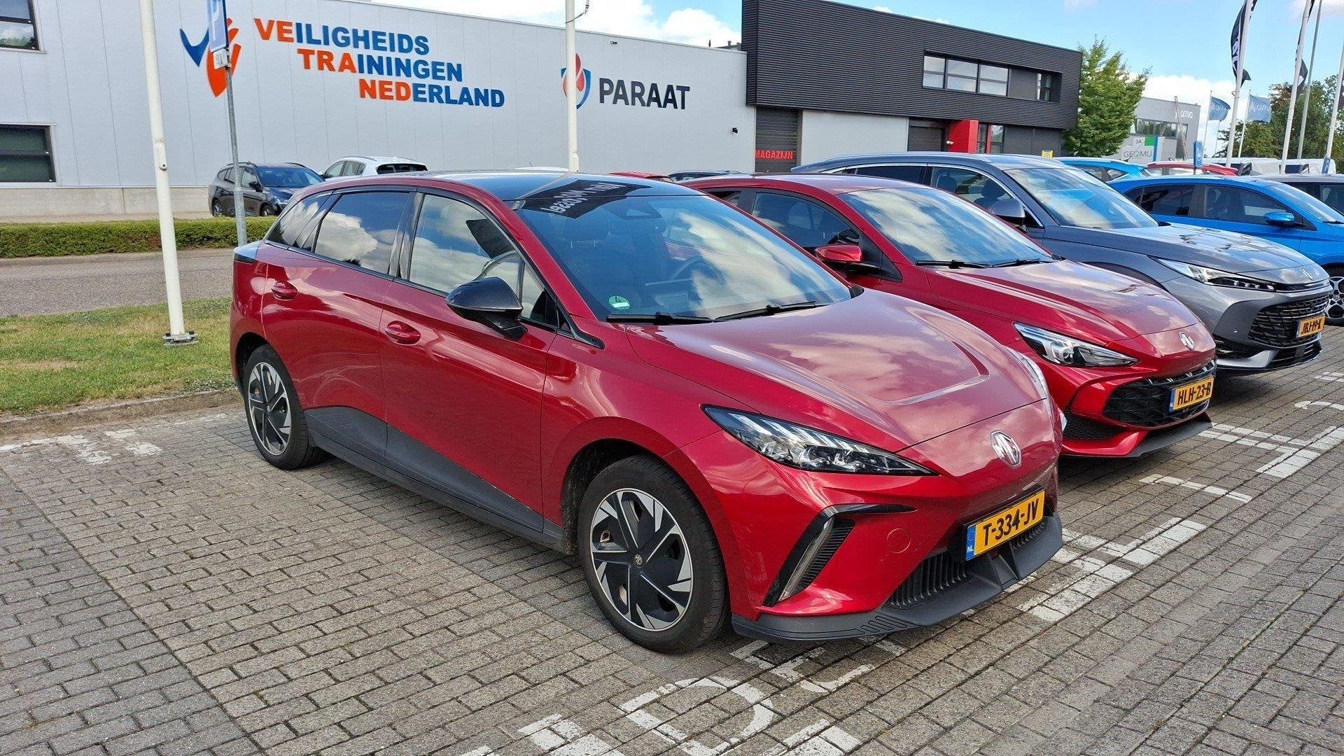 MG 4 Long Range Luxury 64 kWh | Navi | CarPlay | 360 Camera, Auto's, Automaat, 12 maanden, Gebruikt, Automatische klimaatregeling