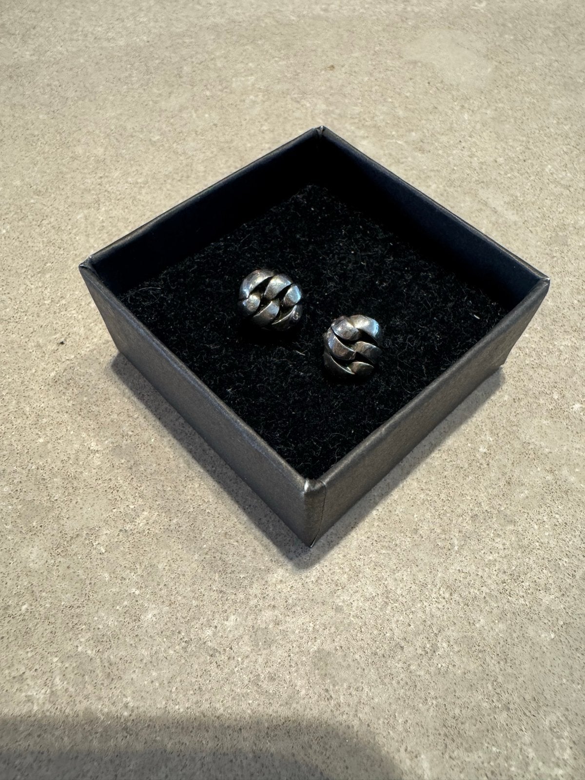 Buddha to Buddha Chain knopjes oorbellen, Ophalen of Verzenden, Zo goed als nieuw, Zilver, Knopjes of Stekers