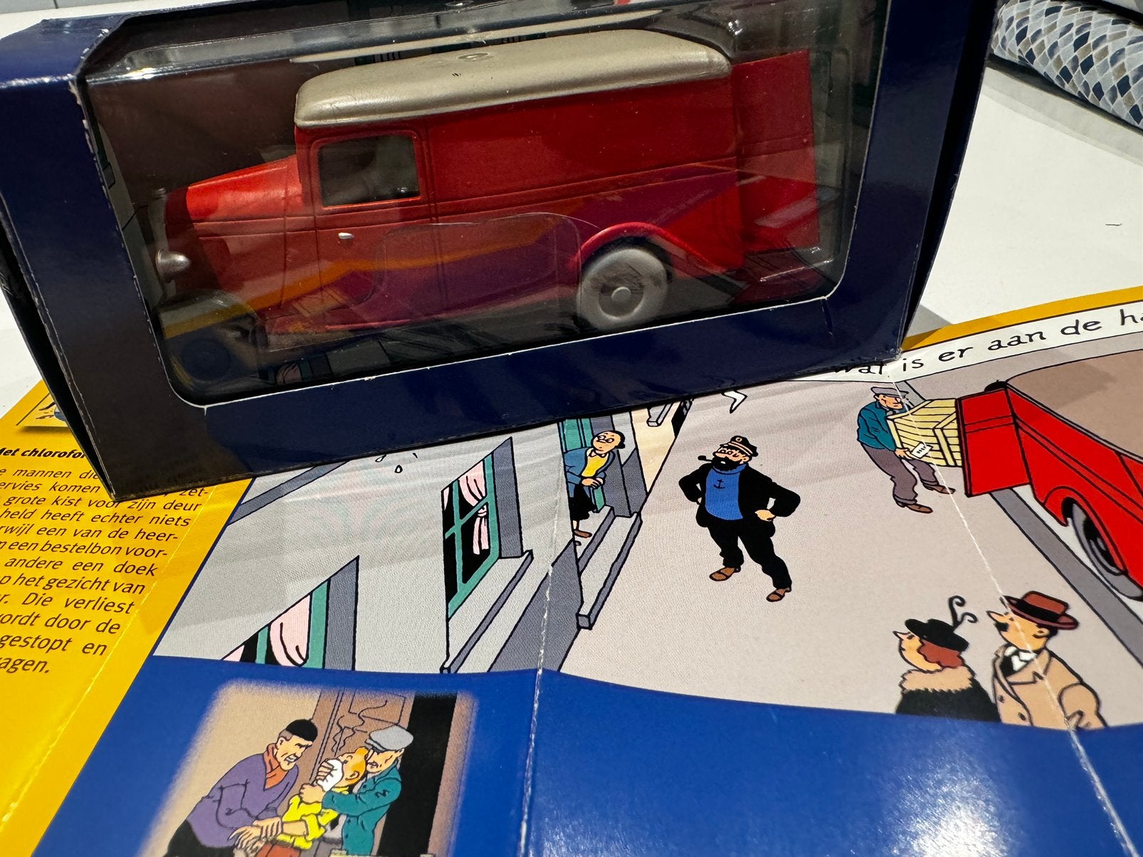 Kuifje auto 1:43 het bestelbusje uit geheim van de eenhoorn, Ophalen of Verzenden, Kuifje, Zo goed als nieuw, Beeldje of Figuurtje