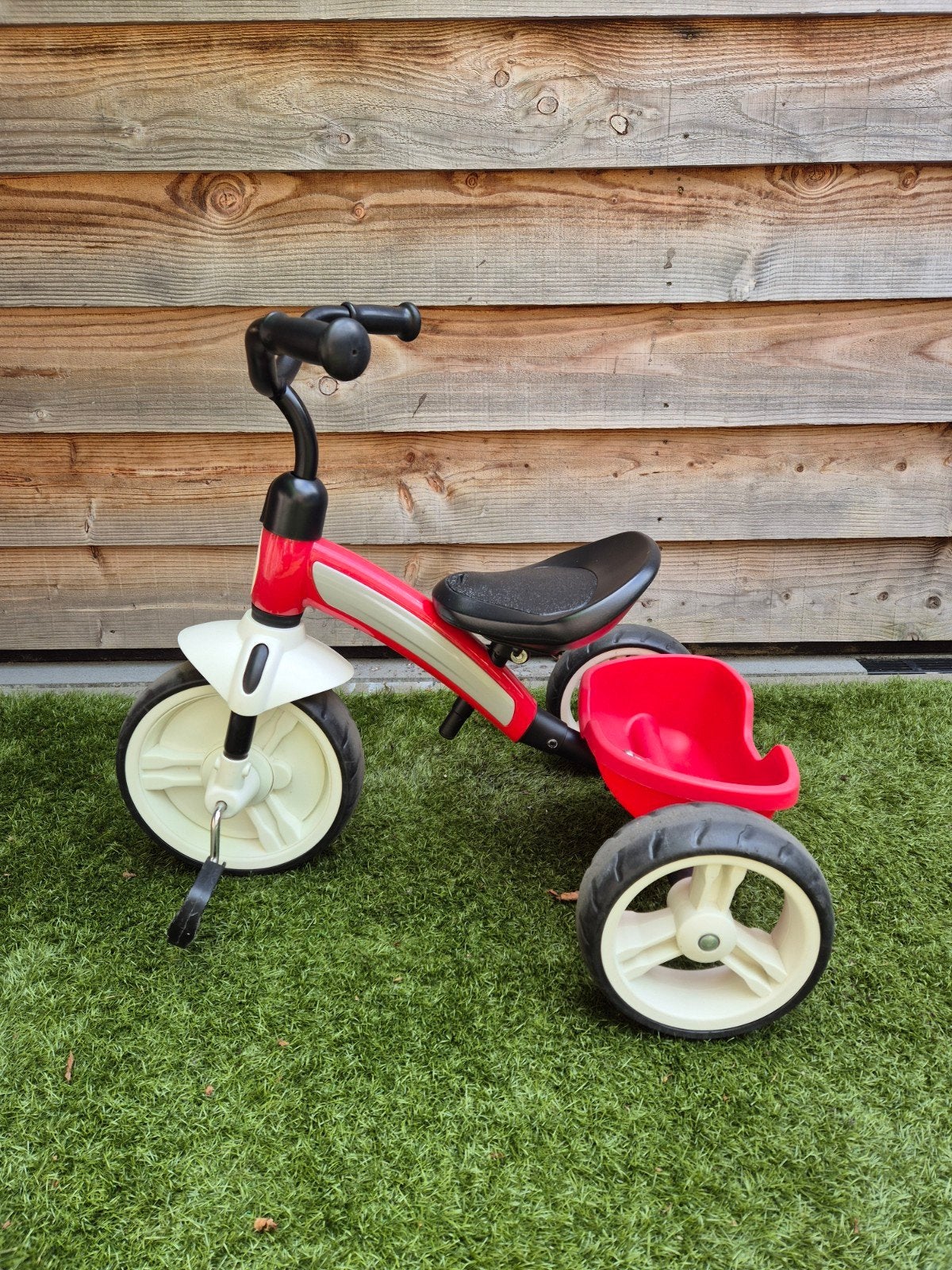 Driewieler met opbergbak (rood/wit/zwart, merk: Qplay), Ophalen, Gebruikt, Qplay