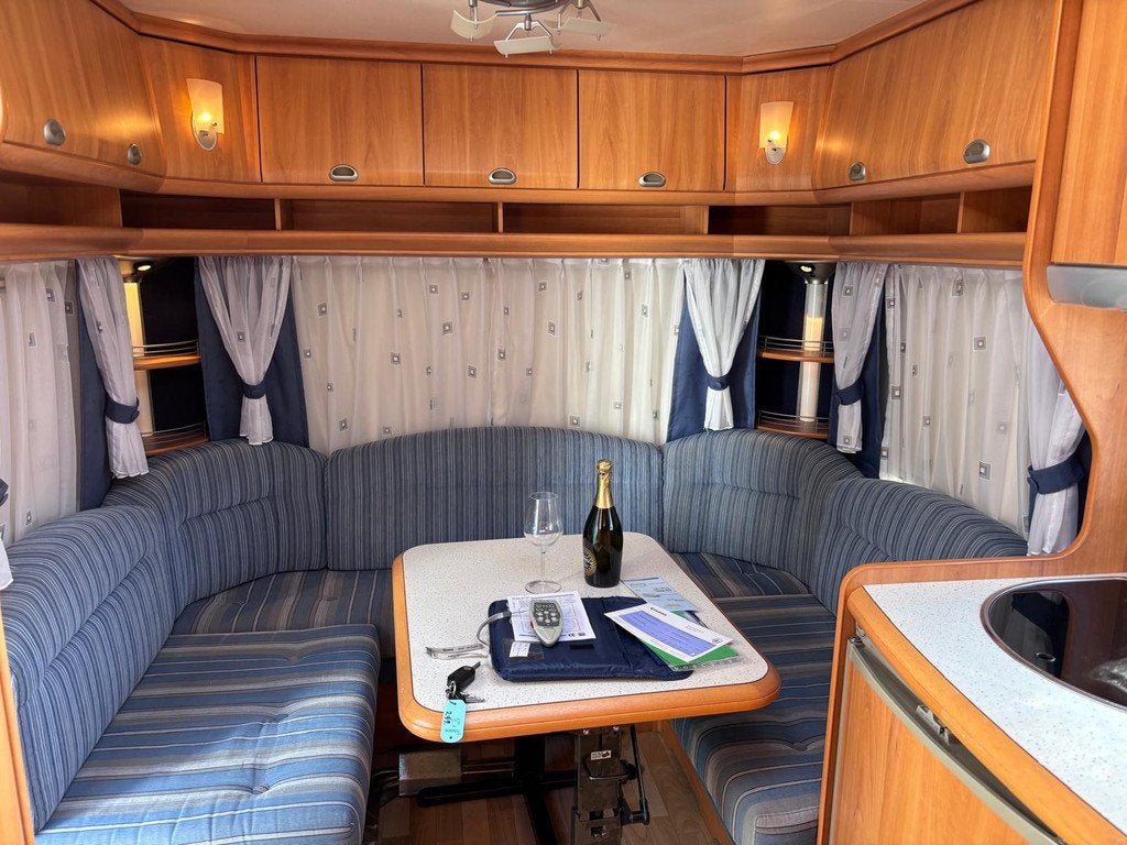 Hobby De LUX E EASY 460UFE MOVER VOORTENT NIEUWSTAAT 4 perso, Caravans en Kamperen, Rondzit, Bedrijf, AutoHuys Ruurlo, Bleumkeskamp 10
7261AR  RUURLO, NL