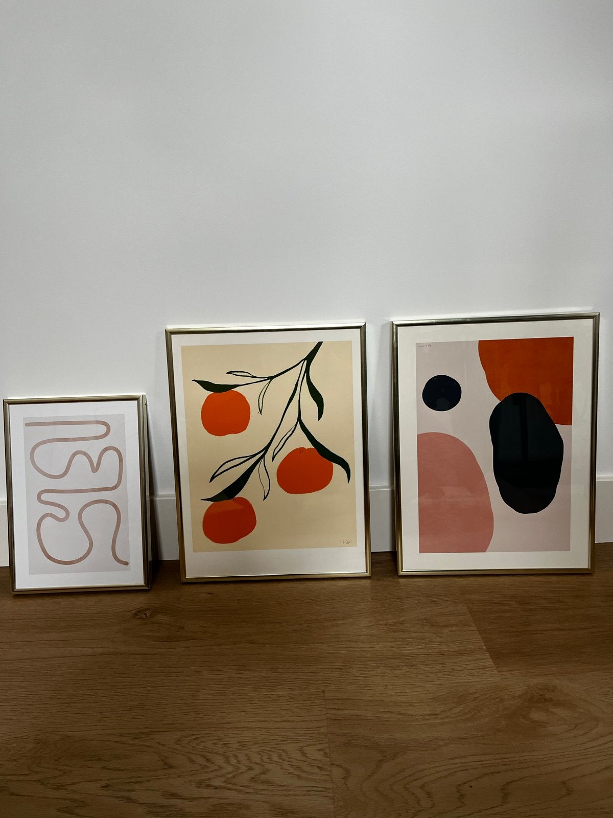 Set van 3 ingelijste kleurrijke posters in gouden lijsten, Minder dan 50 cm, Ophalen of Verzenden, Zo goed als nieuw, Foto of Poster
