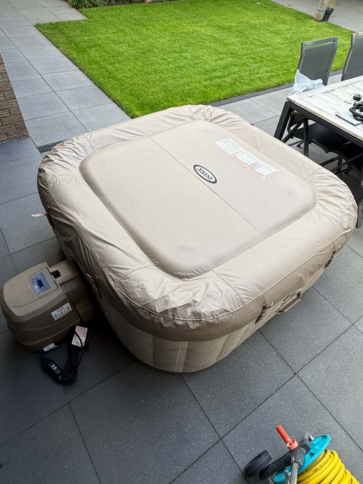 Intex PureSpa Chevron Deluxe Bubble Therapy 4 personen, Ophalen, Zo goed als nieuw, Afdekzeil