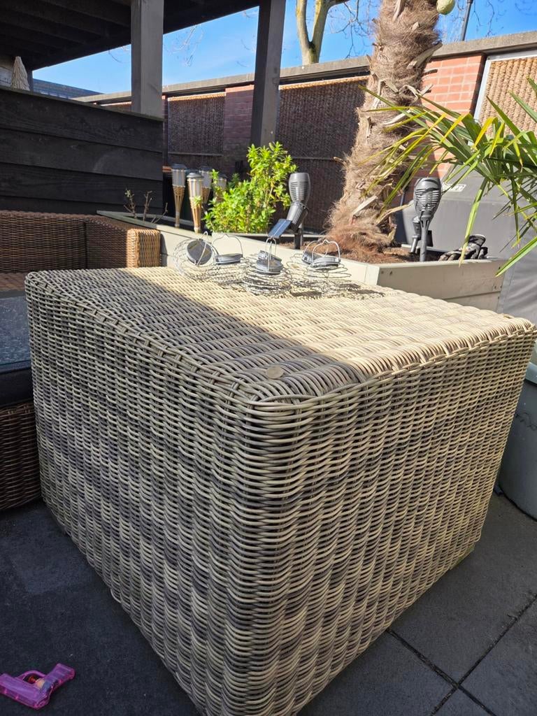 Zo goed als nieuwe wicker tuintafel, hoge salontafel, Tuin en Terras, Tuintafels, Ophalen of Verzenden, Zo goed als nieuw, Rond