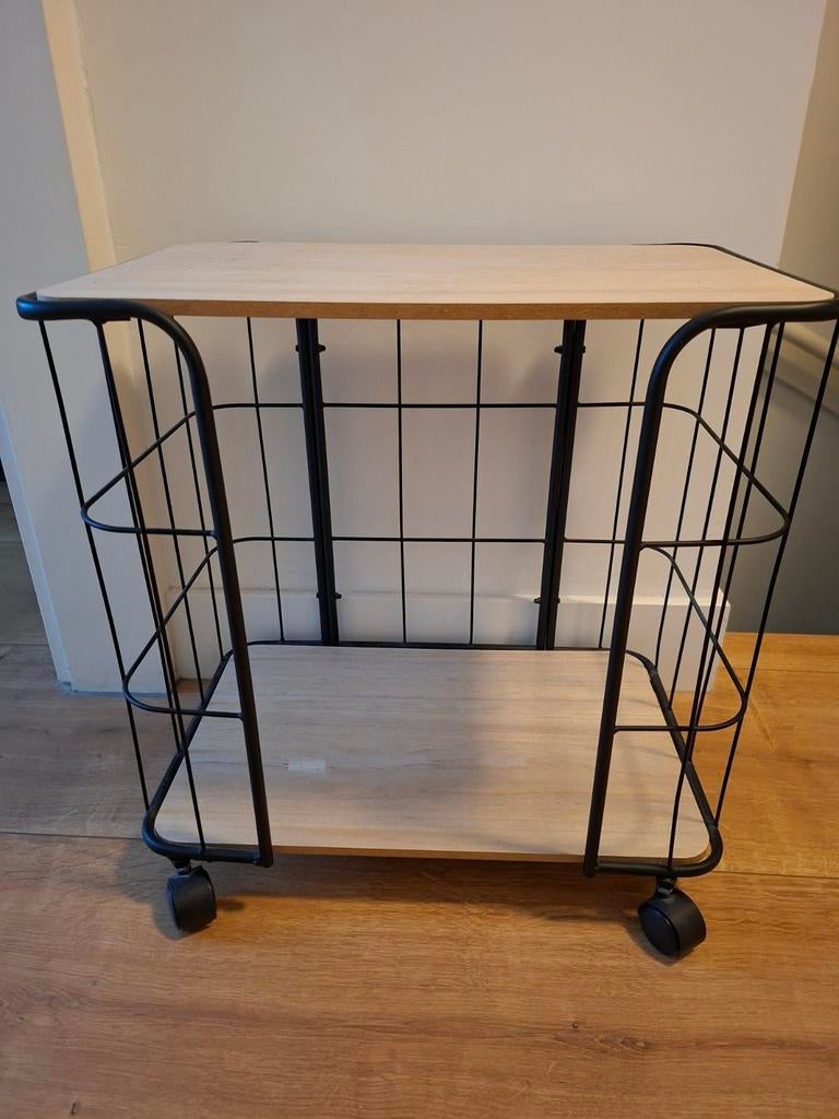 Nachtkastje / Bijzettafeltje op wieltjes, Minder dan 55 cm, Gebruikt, Modern, Industrieel, Rechthoekig