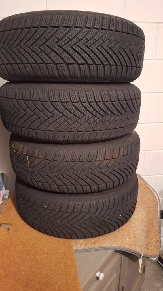 4 Winterbanden en velgen (Toyota Avensis), Ophalen of Verzenden