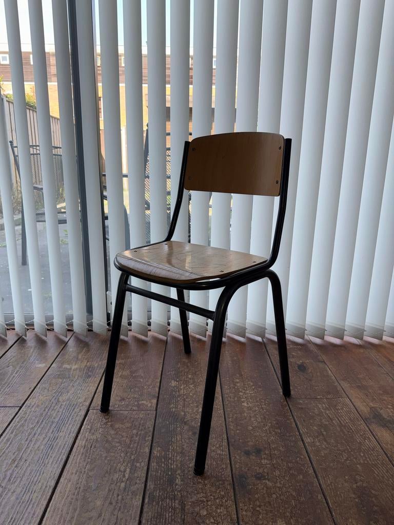 Gebruikte schoolstoel met houten zitting en rugleuning, Gebruikt, Zwart, Ophalen of Verzenden, Eén