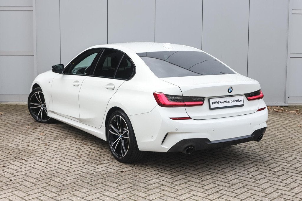 BMW 3 Serie 330i xDrive Executive M Sport Automaat / Trekhaa, Auto's, BMW, 1998 cc, 4 cilinders, Wit, Origineel Nederlands