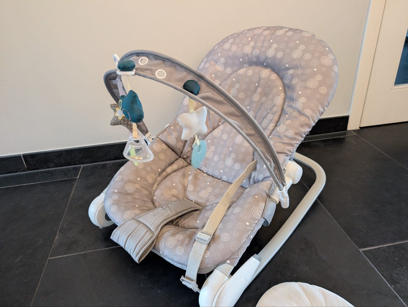 Chicco Wipstoel met Speelboog en Verstelbare Rugleuning, Kinderen en Baby's, Wipstoel, Zo goed als nieuw, Chicco, Met gordel(s) of riempje(s)