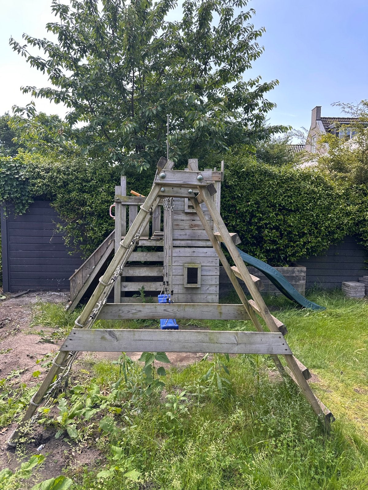 Houten Speeltoestel met Glijbaan, Schommels en Klimnet, Kinderen en Baby's, Speelgoed | Buiten | Speeltoestellen, Ophalen, Gebruikt