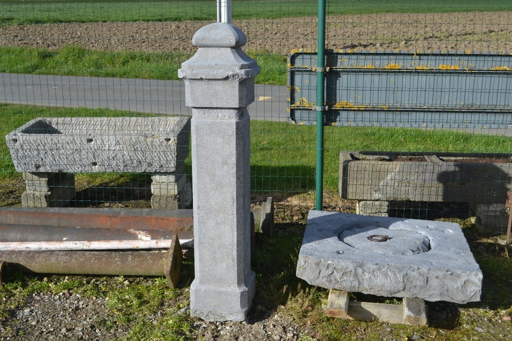 oude gekapte mooie arduinen paal, Ophalen, Gebruikt