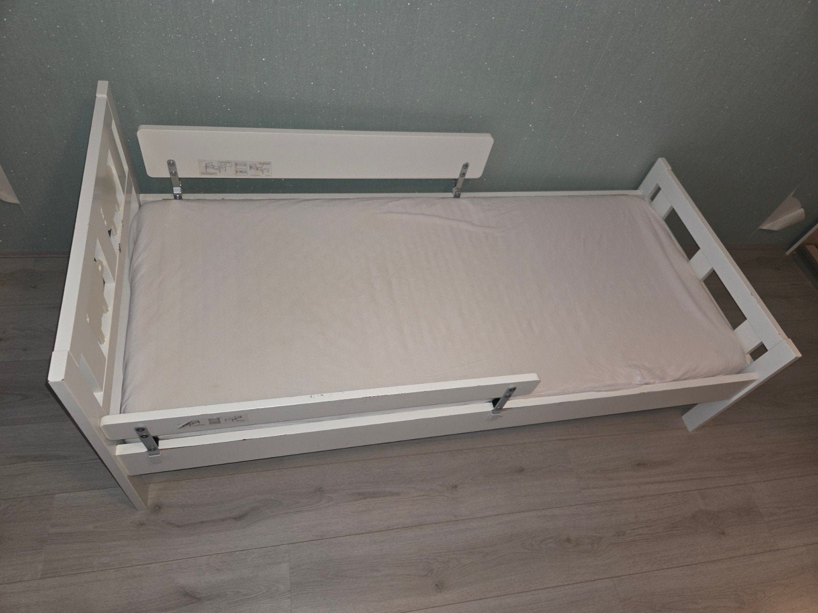 IKEA peuterbed met matras, matras beschermers en hoeslaken, Kinderen en Baby's, Gebruikt, 70 tot 85 cm, 140 tot 160 cm, Ophalen