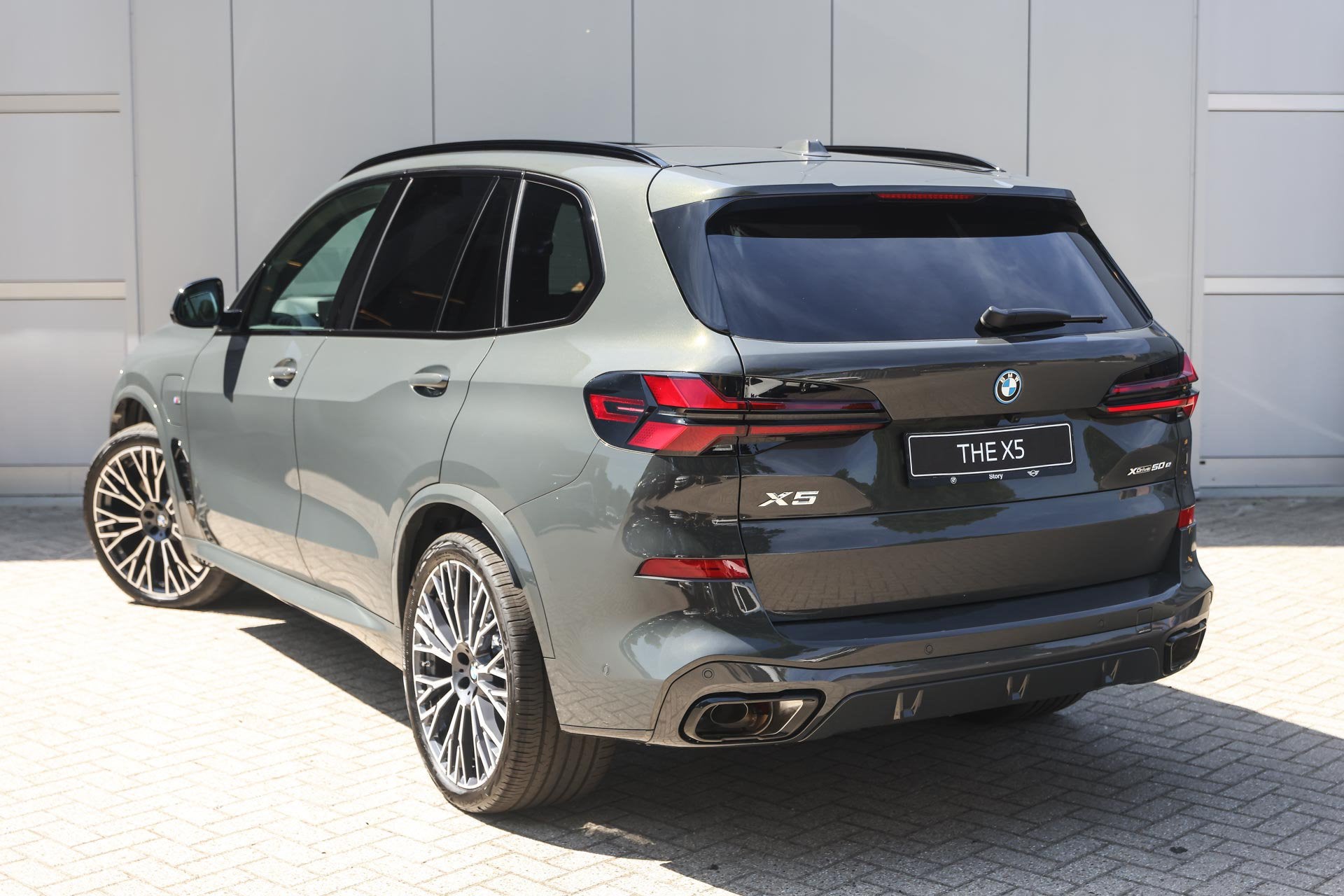 BMW X5 xDrive50e M Sport Automaat / Panoramadak / Trekhaak /, Automaat, Dealer onderhouden, 2395 kg, Leder