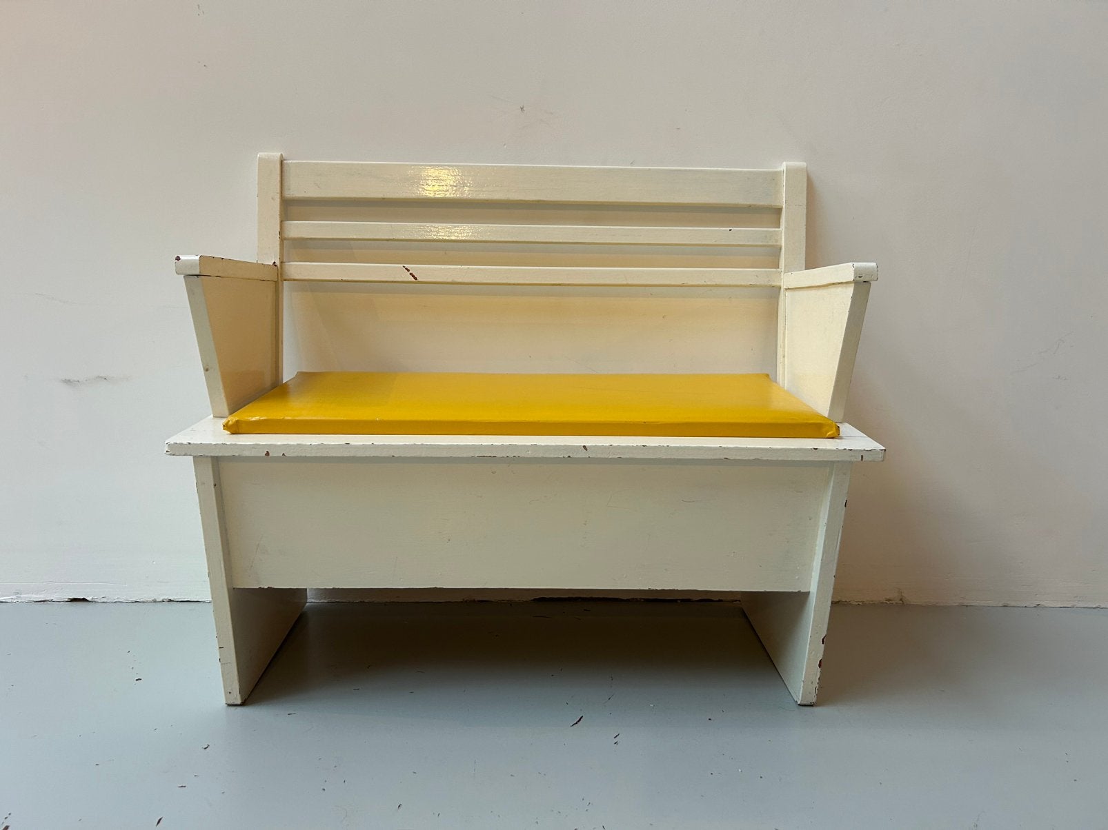 vintage kinderbankje met klep, Ophalen, Gebruikt, Overige typen