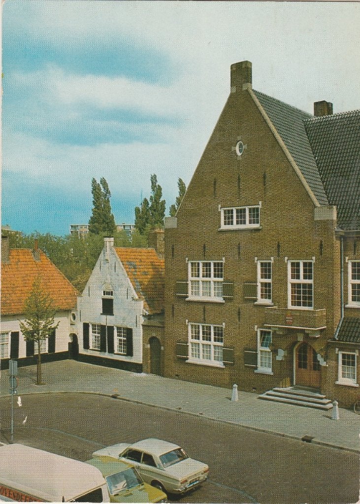 BOXTEL Gemeentehuis met Ford Taunus, Verzenden, 1960 tot 1980, Gelopen, Noord-Brabant