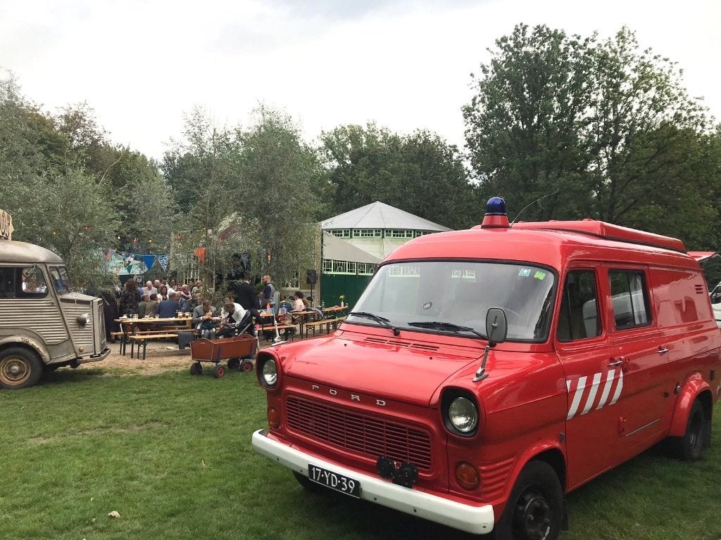 2x Brandweerwagen camper 1977 Ford Transit MK1 Belastingvrij, Caravans en Kamperen, Chemisch toilet, Buscamper of Camperbus, Reservewiel