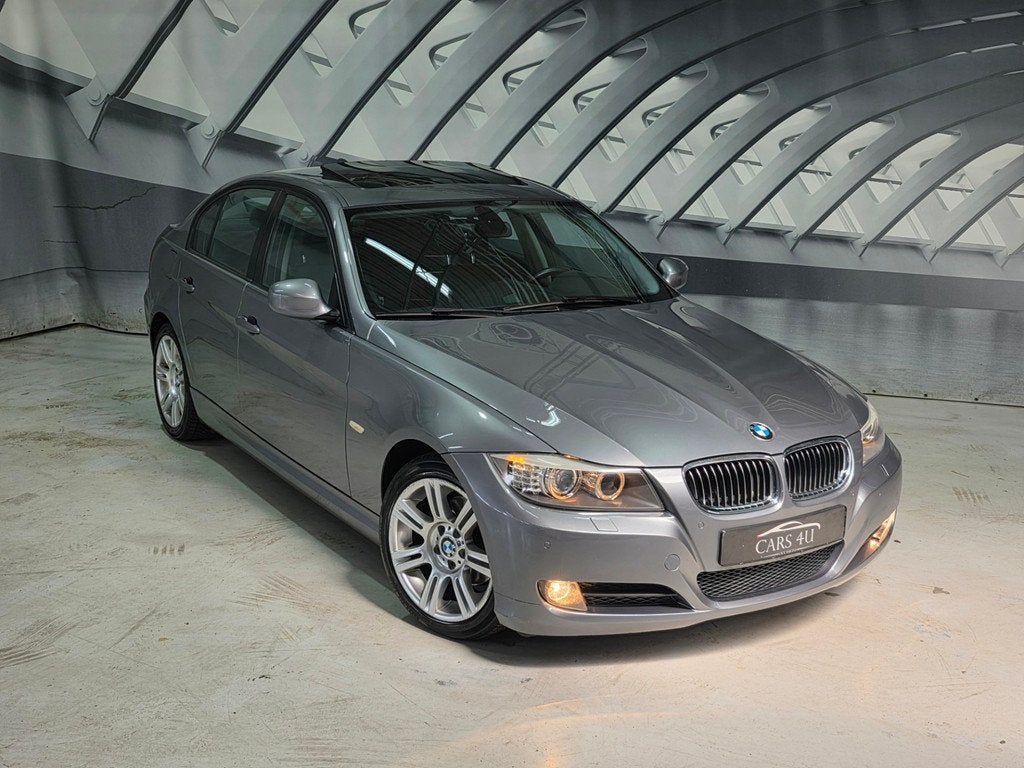 BMW 3-serie 318i High Executive leer clima navi AUTOM, Auto's, BMW, Automaat, Euro 5, Zwart, Sedan
