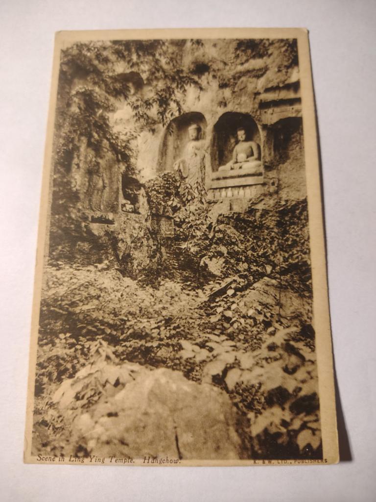 61 China Scene in Ling Ying Temple. Hangchow. Hangzhou, Ophalen of Verzenden, 1980 tot heden, Buiten Europa