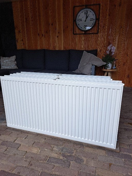 Twee gebruikte radiatoren met beugels, Doe-het-zelf en Verbouw, Verwarming en Radiatoren, Ophalen, 30 tot 80 cm, Gebruikt, Radiator