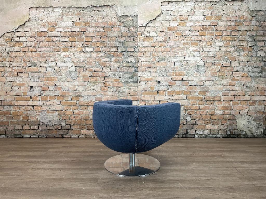 B&B Italia Tulip Armchair donkerblauw bij TheReSales, Huis en Inrichting, 75 tot 100 cm, Ophalen of Verzenden, Zo goed als nieuw