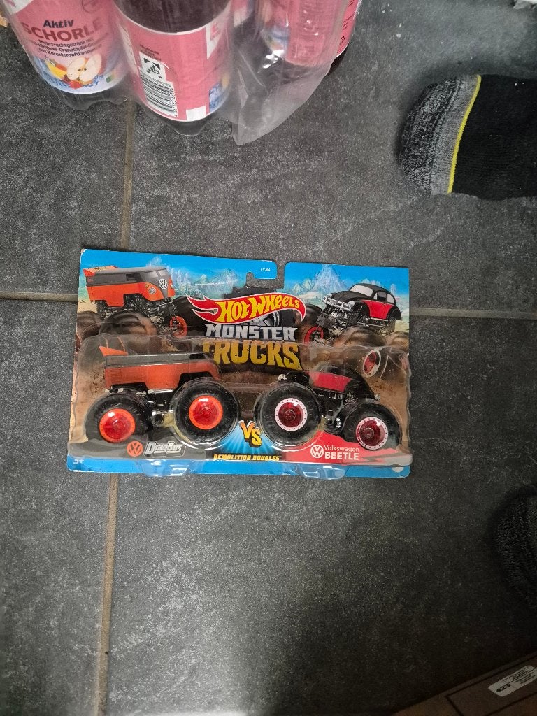 HOT WHEELS MONSTER TRUCKS VW DRAG BUS VS BEETLE, Ophalen of Verzenden, Nieuw, Auto