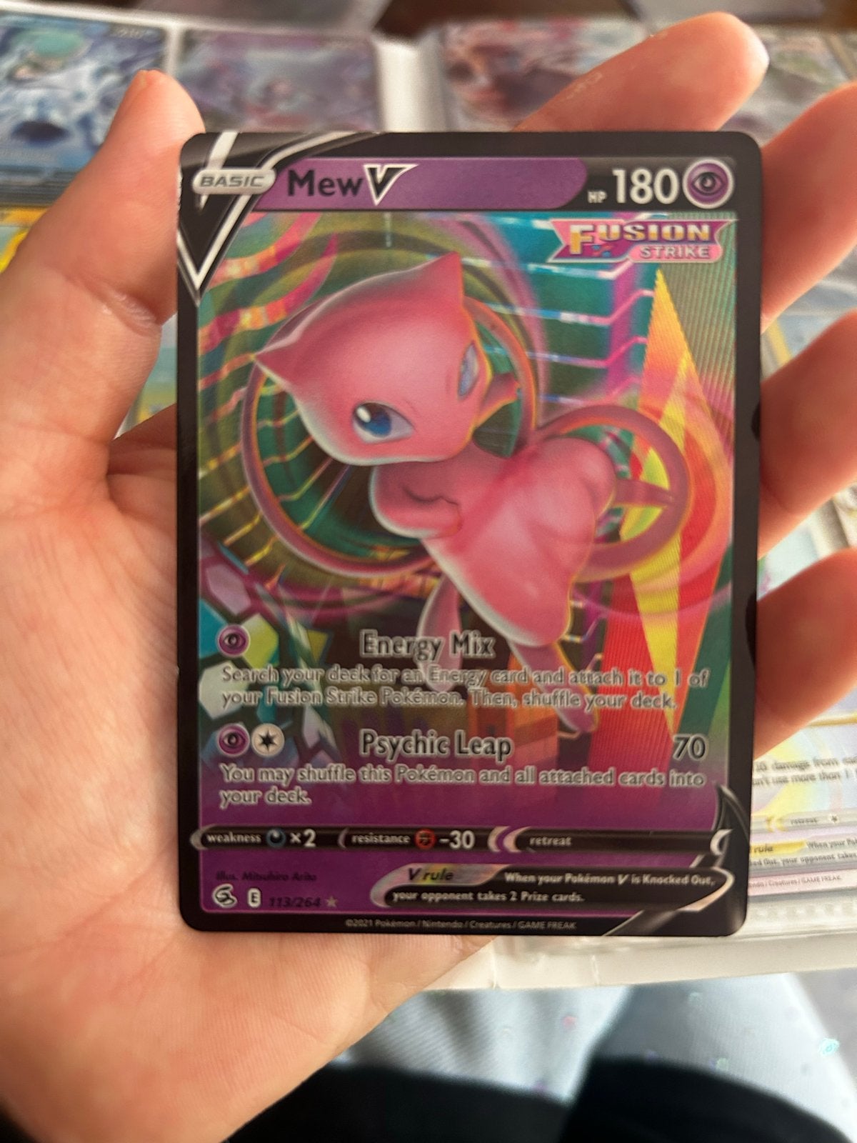 Mew V Fusion Strike Pokémon Kaart 113/264, Ophalen of Verzenden, Zo goed als nieuw, Losse kaart, Foil