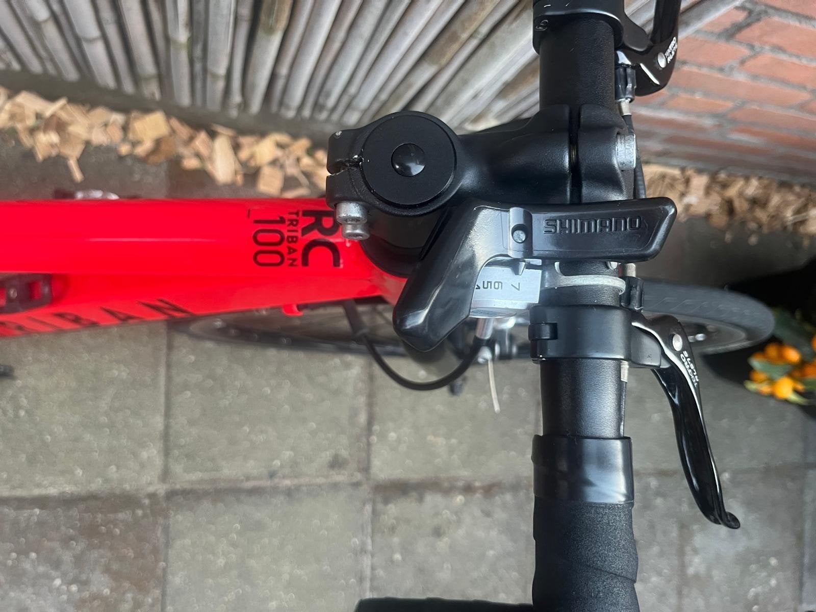 Triban RC 100 Racefiets - Rood, Zo goed als nieuw, Fietsen en Brommers, Fietsen | Racefietsen, Ophalen of Verzenden