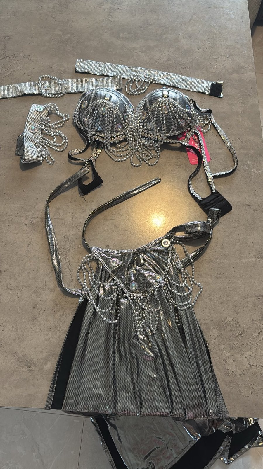 Zilveren buikdans outfit met pailletten, Maat 38/40 (M), Carnaval, Ophalen of Verzenden, Zo goed als nieuw