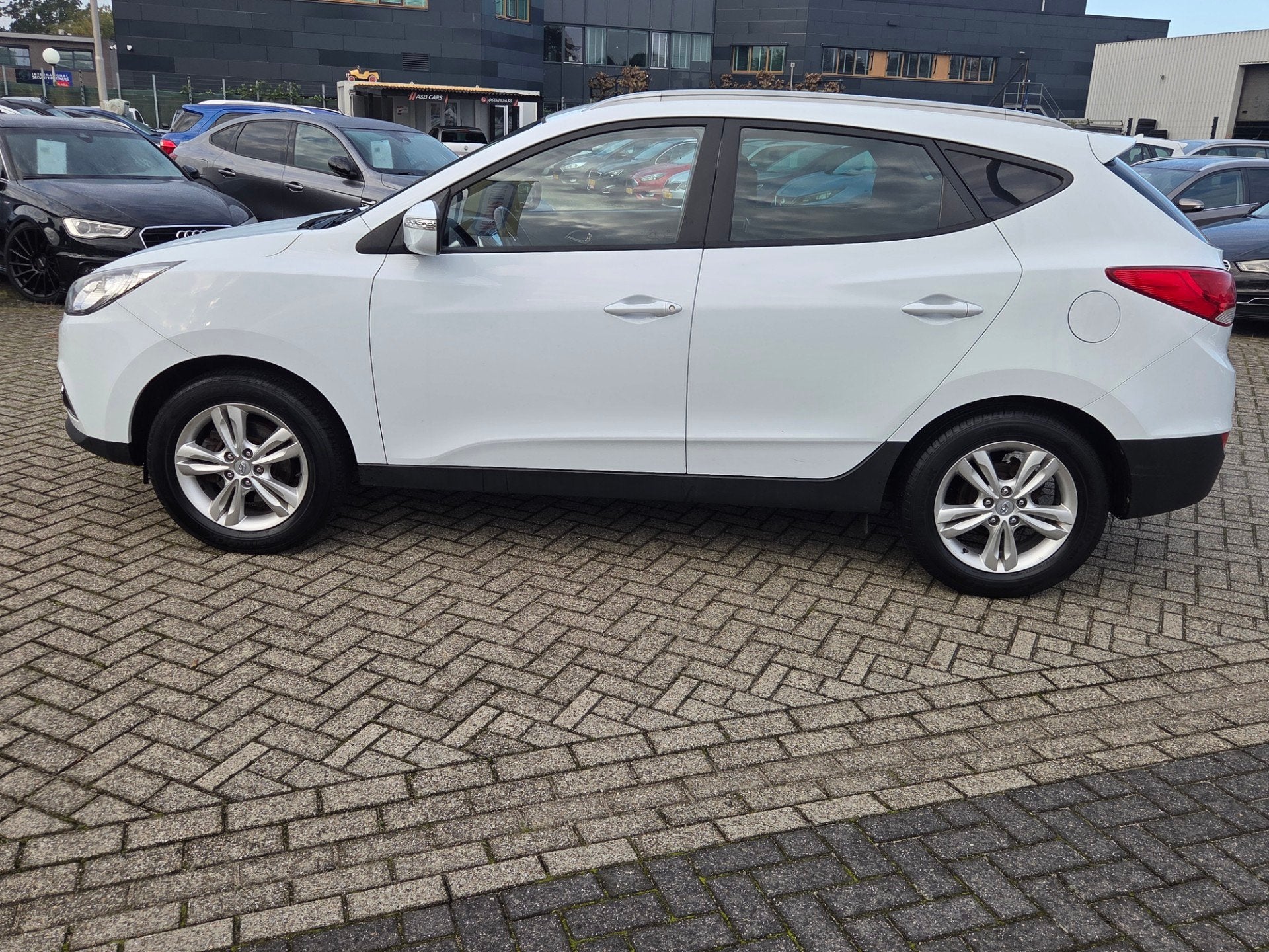 Hyundai Ix35 2.0i Business Edition/NIEUW MOTOR, Auto's, Gebruikt, 4 cilinders, Leder en Stof, Origineel Nederlands