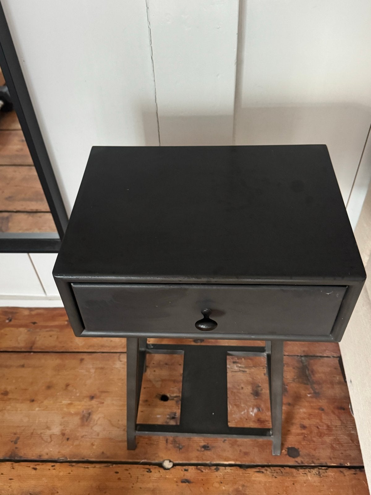 2 x Zwart metalen nachtkastjes/ bijzettafel met lade, Ophalen, Minder dan 55 cm, Gebruikt, Metaal of Aluminium