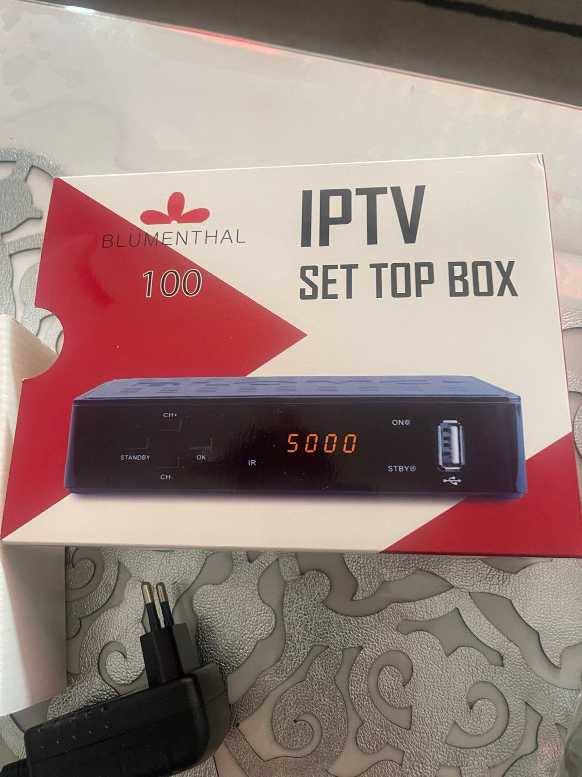 Blumenthal IPTV Set Top Box 100 - zo goed als nieuw in doos, Ophalen of Verzenden, Zo goed als nieuw, Decoder