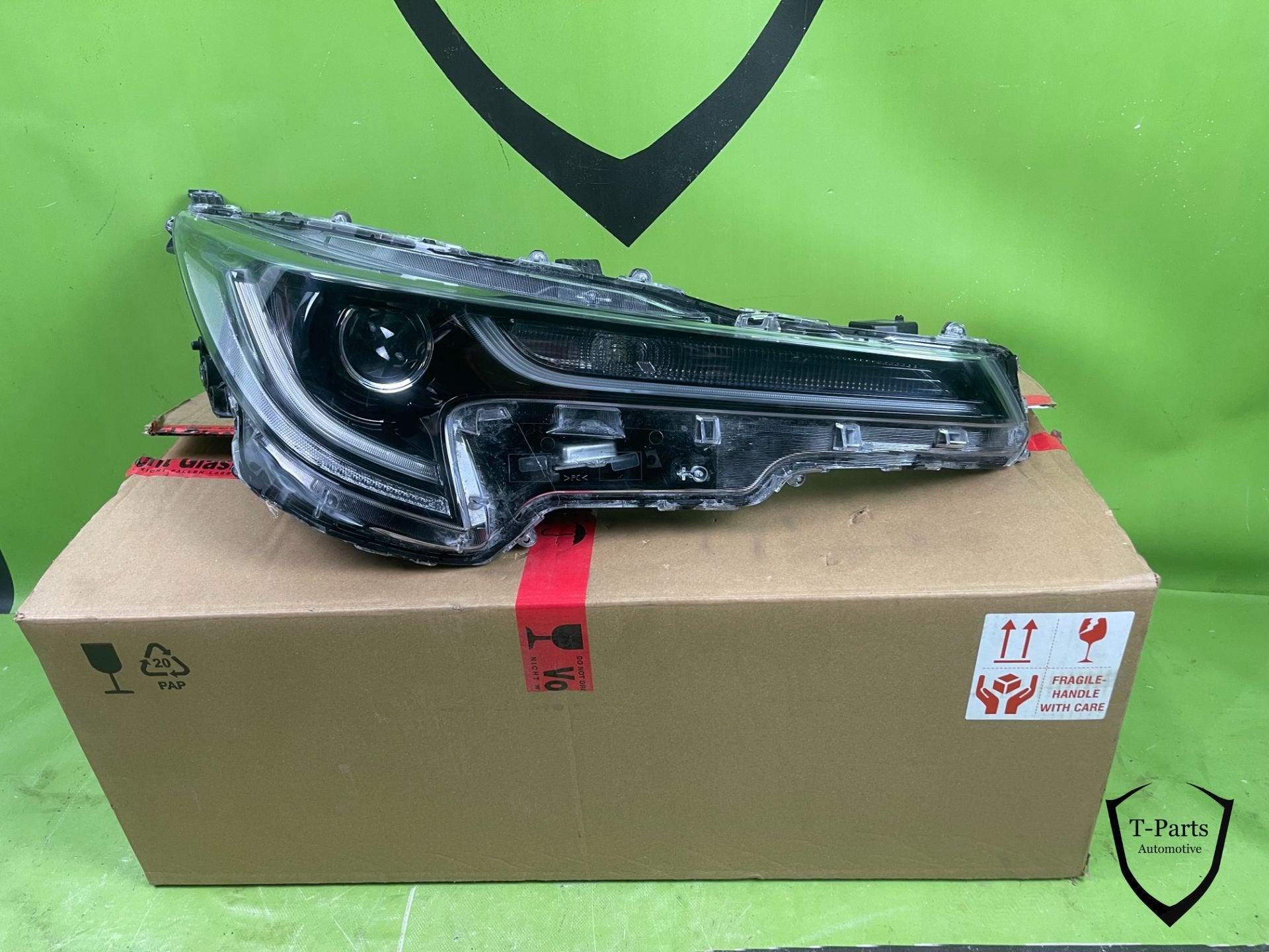 toyota corolla koplamp rechts lamp 8111002s70, Info@toyota.co.jp, Gebruikt, Toyota Motor Corporation, Toyota