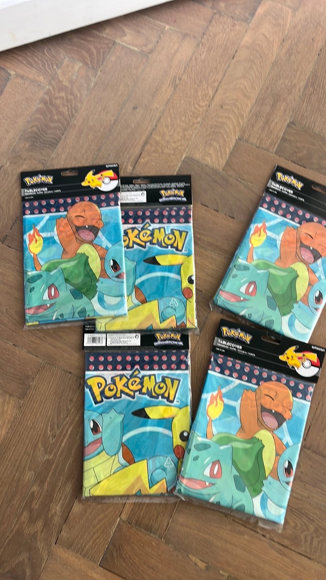 5x pokemon tafelkleed feest pikachu versiering bulbasar, Ophalen of Verzenden, Zo goed als nieuw, Versiering, Verjaardag