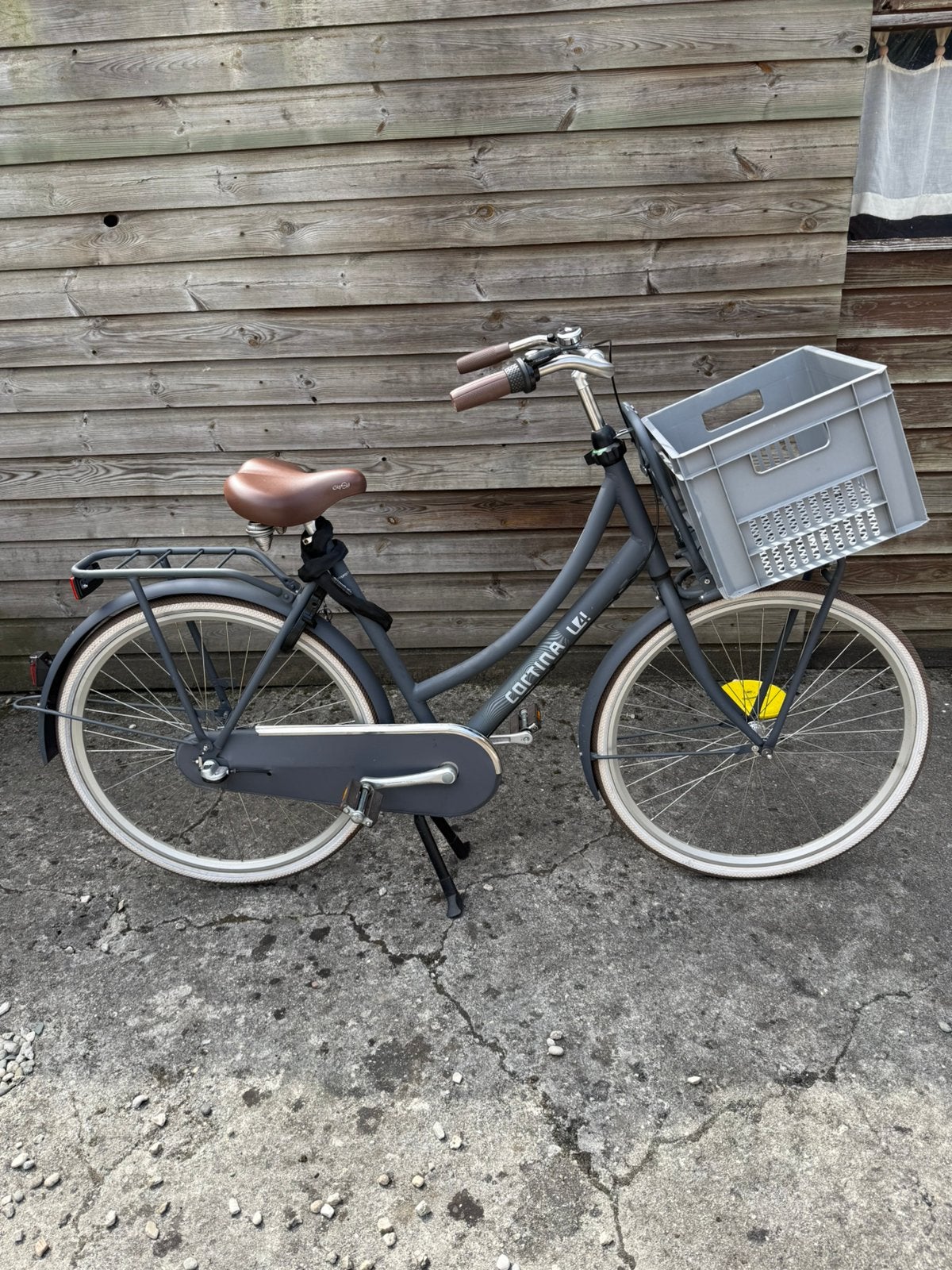 Cortina fiets met krat en slot, 56 cm of meer, Ophalen, Zo goed als nieuw
