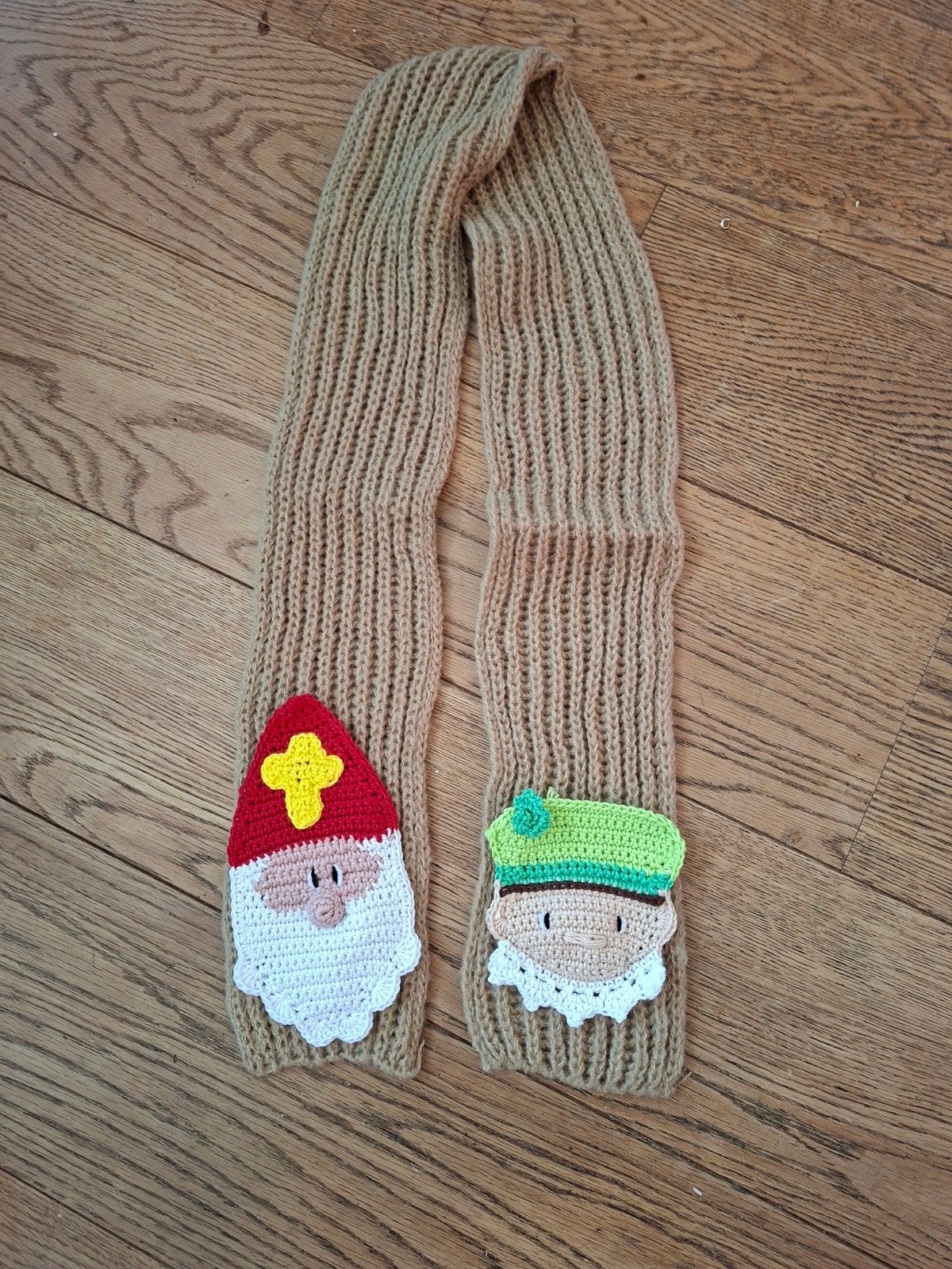 Leuke kindersjaal met Sinterklaas en Piet, Ophalen of Verzenden, Nieuw, Jongetje of Meisje, Sjaal