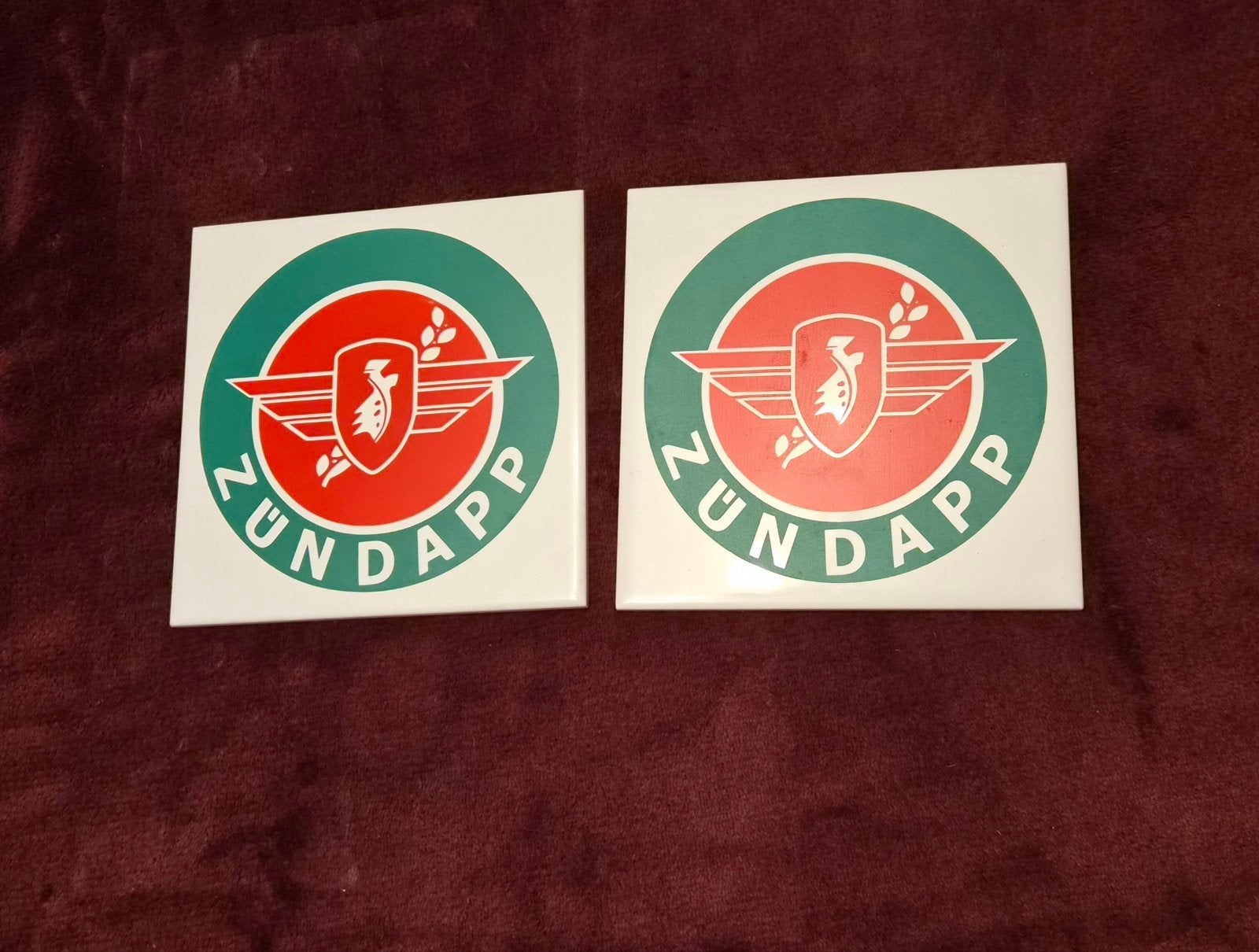 Set van 2 unieke Zündapp logo tegels – Vintage look, Ophalen of Verzenden, Nieuw, Overige typen