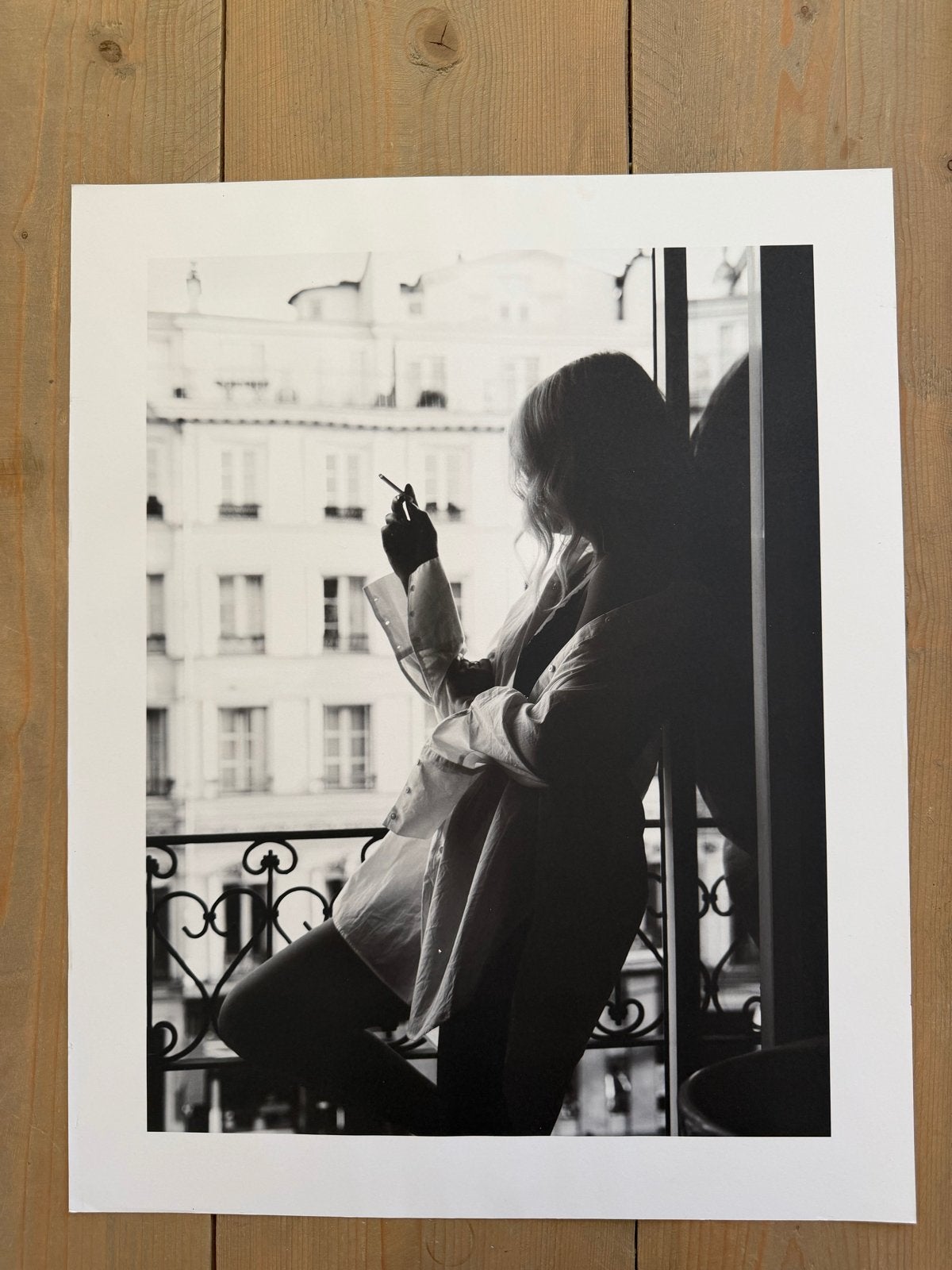 Zwart-wit foto Smoking in Paris, Ophalen, Foto, Fotografie